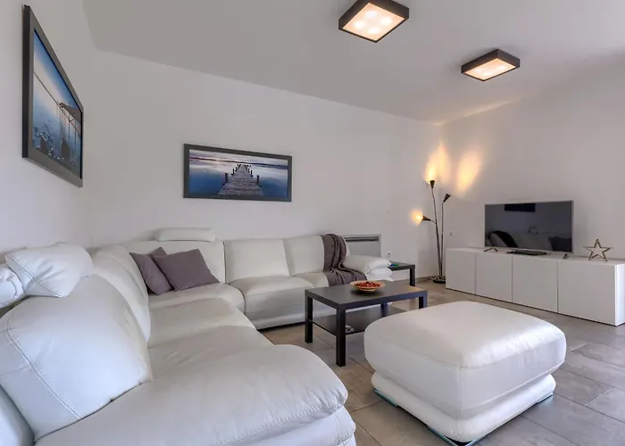 Luna Nera By Interhome Vila